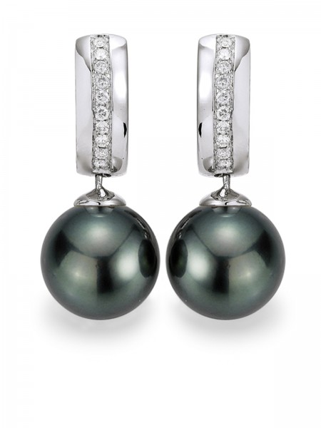 Luxurious diamond creoles with Tahiti pearls