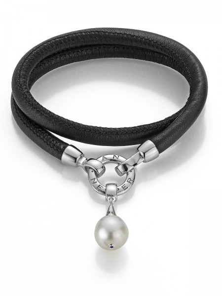 Versatile leather bracelet in black with South Sea pearl pendant