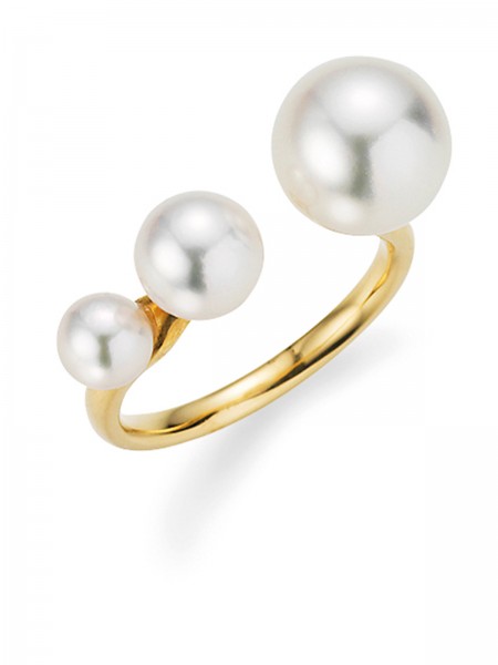 Open designed yellow gold ring with fine Akoya pearls