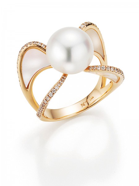Pearl ring in rose gold with diamonds and mother-of-pearl