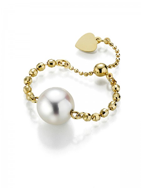 Loose-fitting gold ring with Akoya pearl