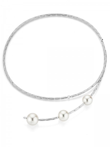 Delicate, magnetic pearl choker in white gold
