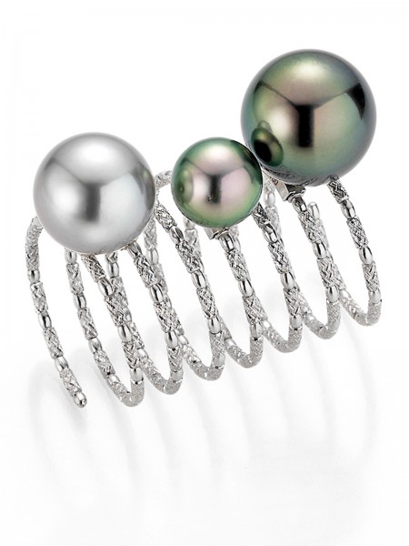 Long wrap ring in white gold with three Tahiti pearls