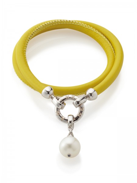 Versatile leather bracelet in yellow with South Sea pearl pendant