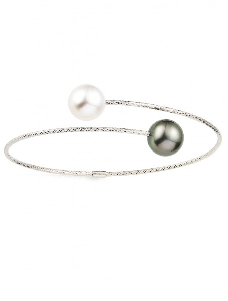 Delicate pearl bangle in white gold with South Sea and Tahiti pearl