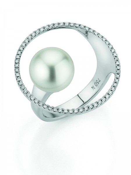 Sculptural ring with diamonds and South Sea pearl
