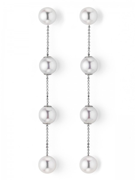 Delicate pearl earrings in white gold with Akoya pearls