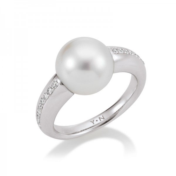 Schmaler Ring mit Perle in Weißgold mit Brillanten
