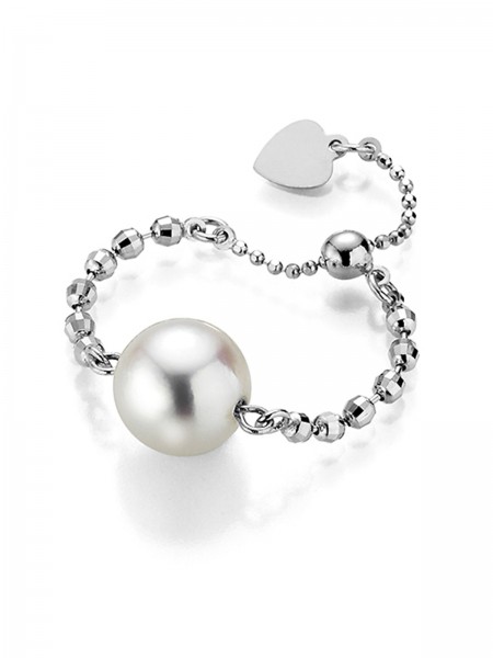 Loose-fitting white gold ring with Akoya pearl