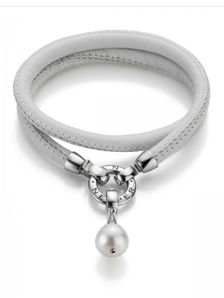 Versatile leather bracelet in white with South Sea pearl pendant