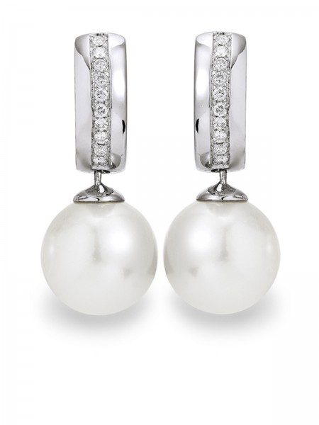 Luxurious diamond creoles with South Sea pearls