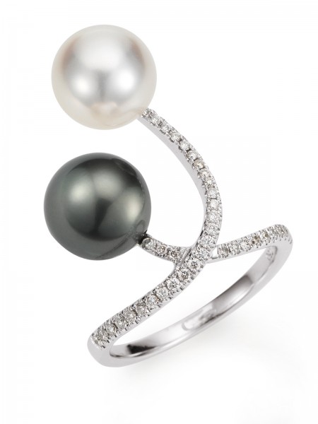 Curved pearl ring with diamonds