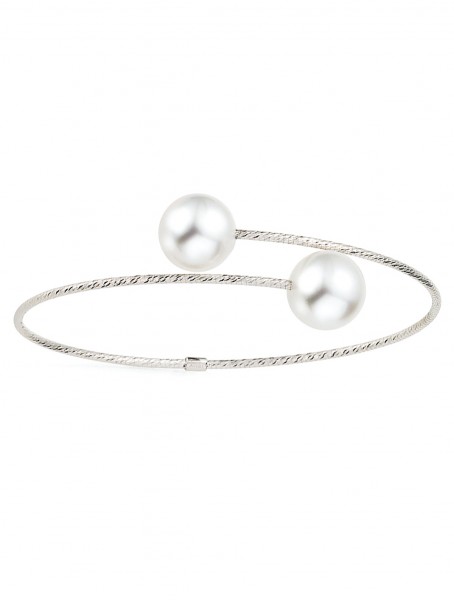 Delicate pearl bangle in white gold with South Sea pearls