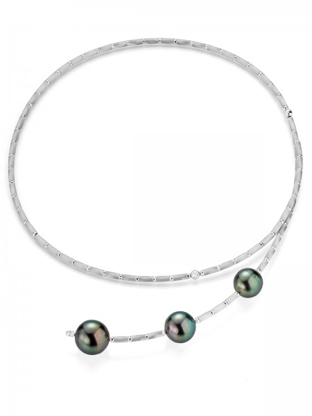 Charming, magnetic pearl choker in white gold