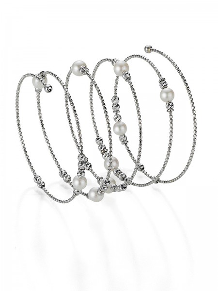 Wrap bracelet in white gold with Akoya pearls